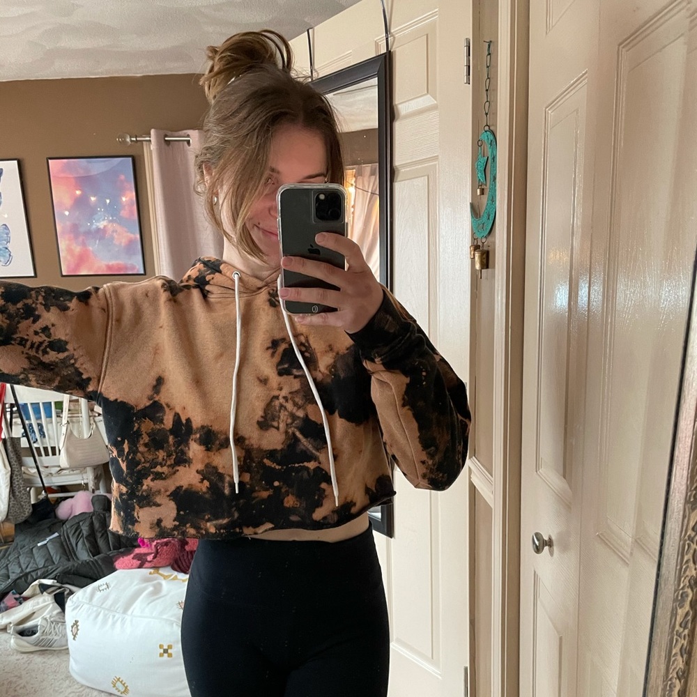 !SOLD! Crop Black Bleached Sweatshirt